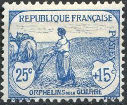  Orphelins de la guerre - Femme labourant 