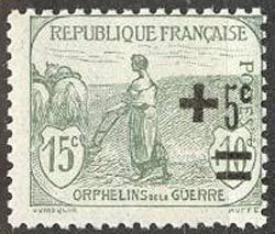  Orphelins de la guerre - Femme labourant 