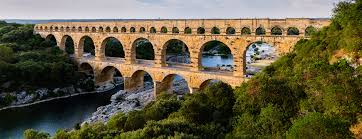 Pont du Gard ( timbre N° 262 de 1931)